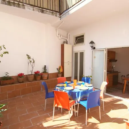 Casa Felice Nel Centro Storico, Ascensore E Terrazzo Apartman *